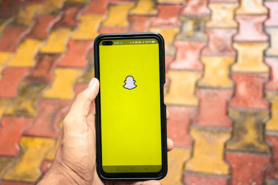 What Does the Double Arrow Mean on Snapchat Story